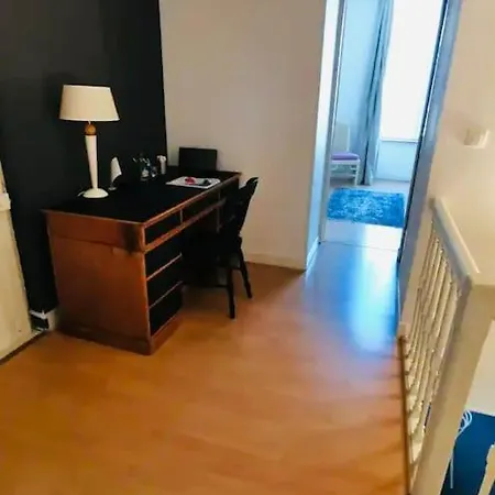 Et Elegant De Centre *