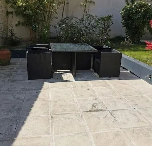 Et Elegant De Centre *